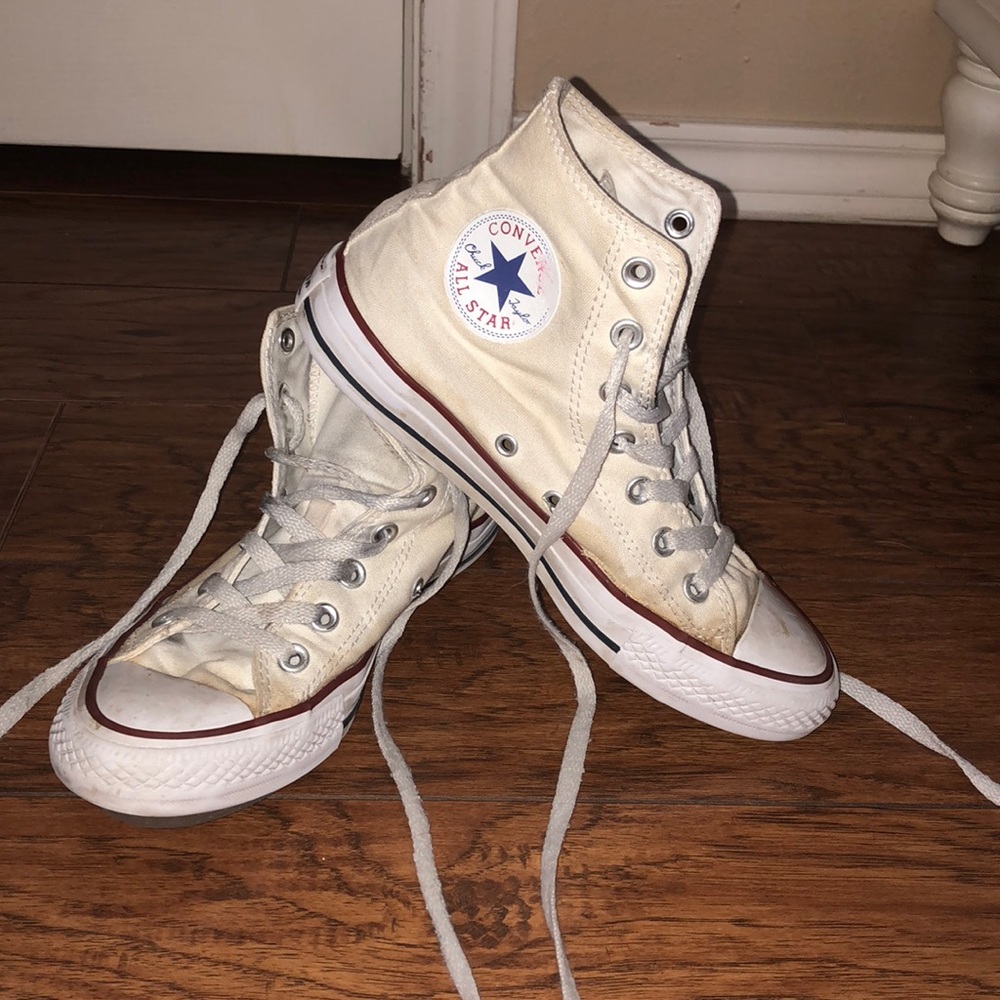 White Hightop converse